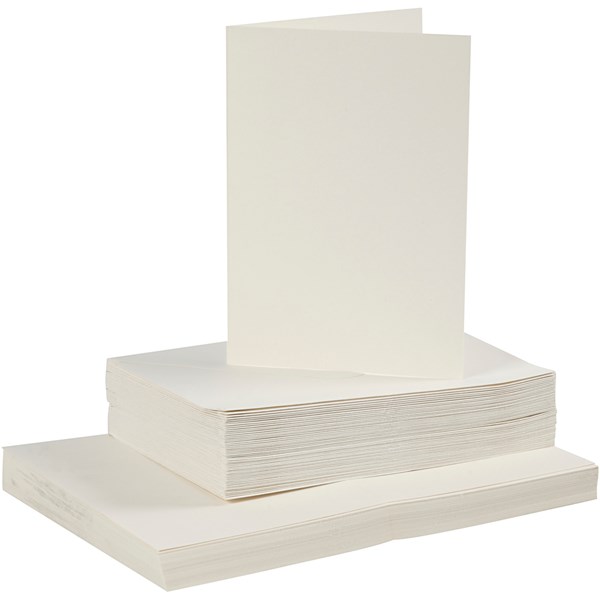 Kortit ja kuoret, luonnonvalkonen, kortin koko 10,5x15 cm, kirjekuoren koko 11,5x16,5 cm, 50 set/ 1 pkk